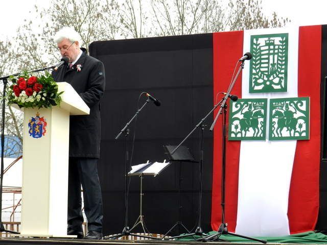 A haza minden előtt 74