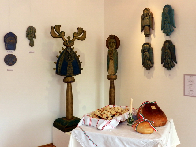 Ünnepi szentmise, kiállításmegnyitó és kenyérszentelés augusztsu 20 án 09