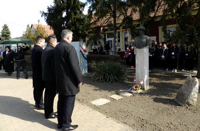 2017. március 15. 17