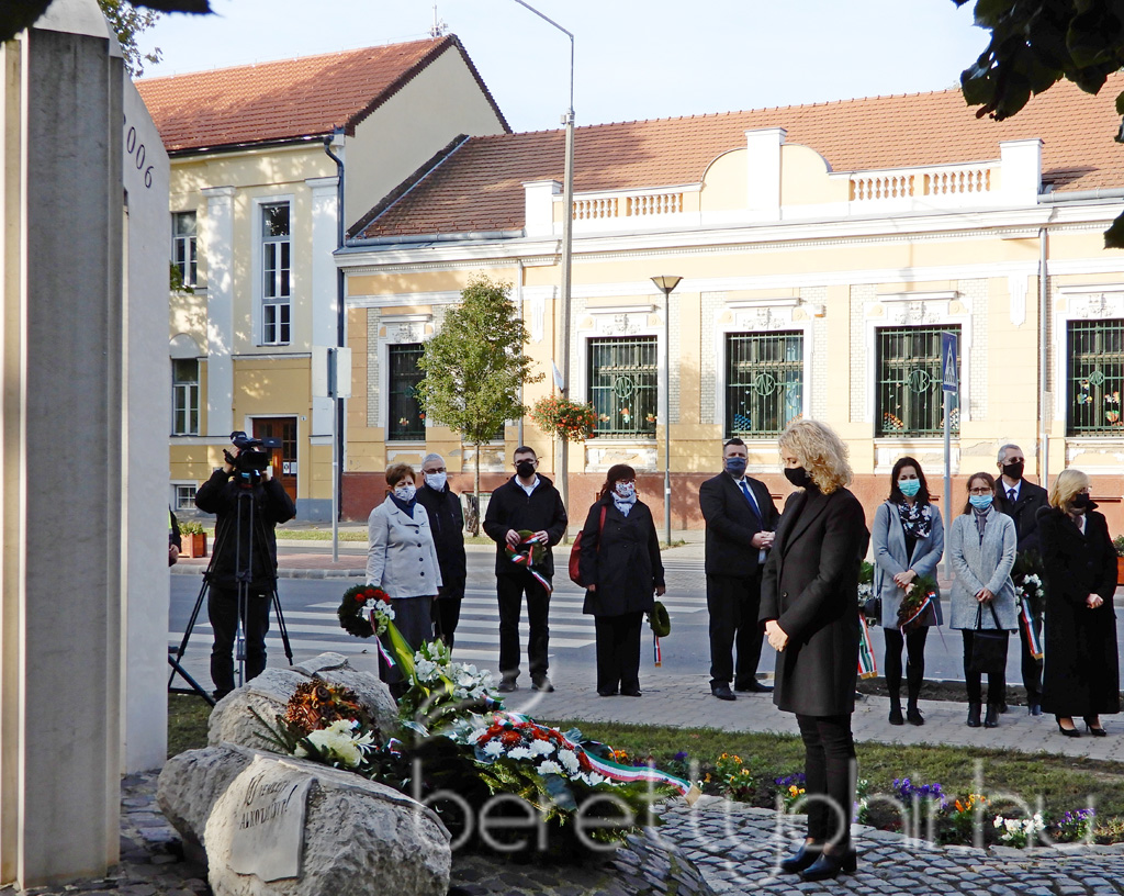 Az '56 os forradalomra emlékeztünk 25