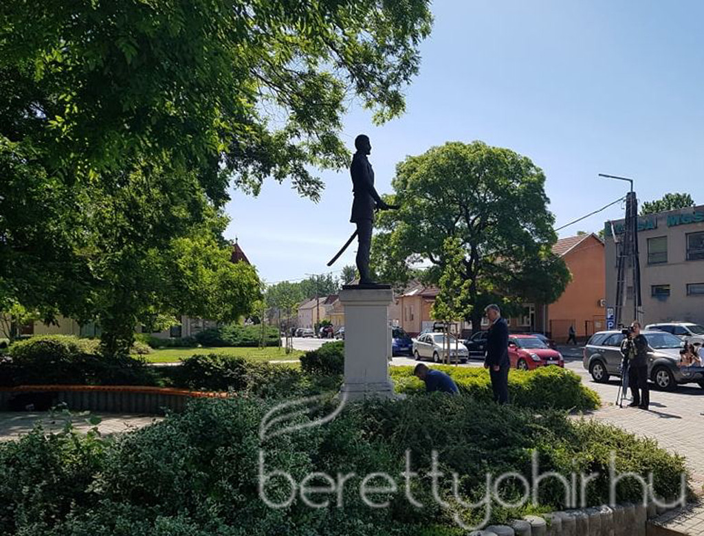 Koszorúzás a város napján 02