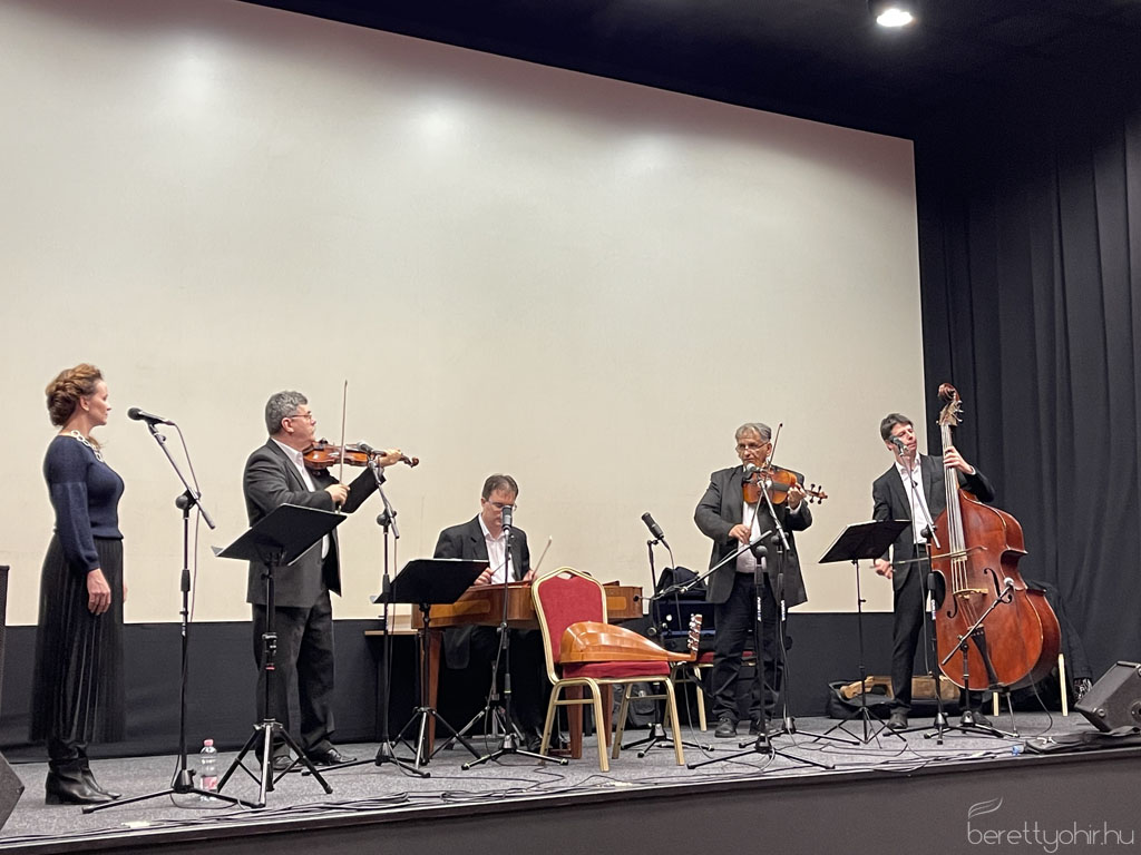 Betlehemi szárnyas oltárt nyitottunk 08