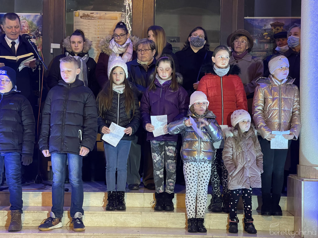 Betlehemi szárnyas oltárt nyitottunk 27