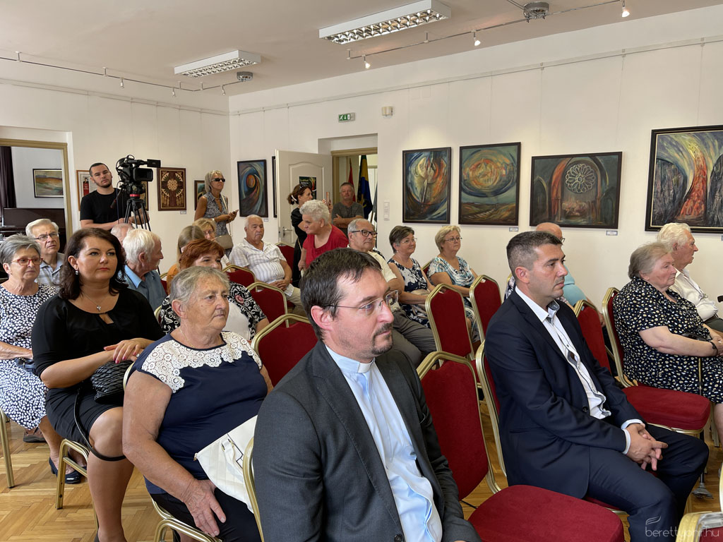 Eg es fold kozott kiallitasmegnyito06