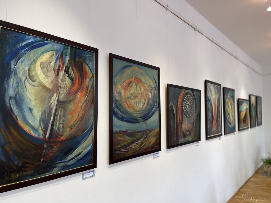 Eg_es_fold_kozott_kiallitasmegnyito03