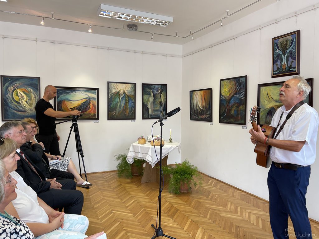 Eg_es_fold_kozott_kiallitasmegnyito05