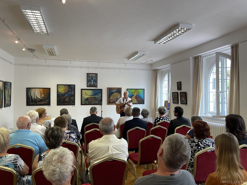 Eg_es_fold_kozott_kiallitasmegnyito07