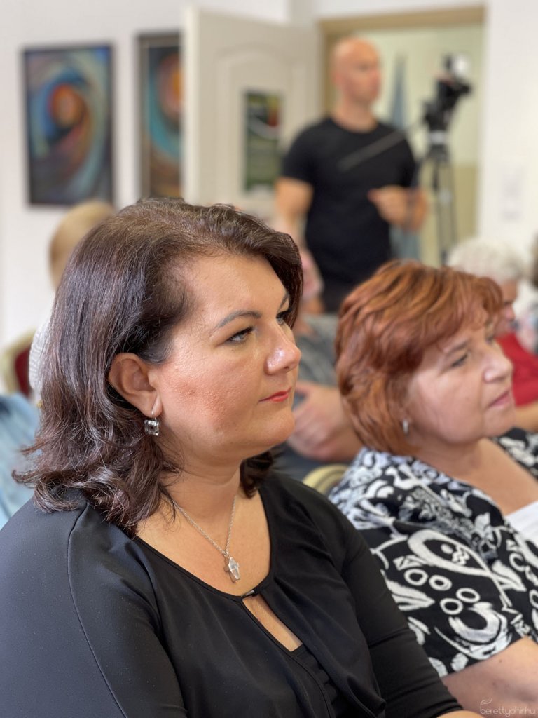 Eg_es_fold_kozott_kiallitasmegnyito11