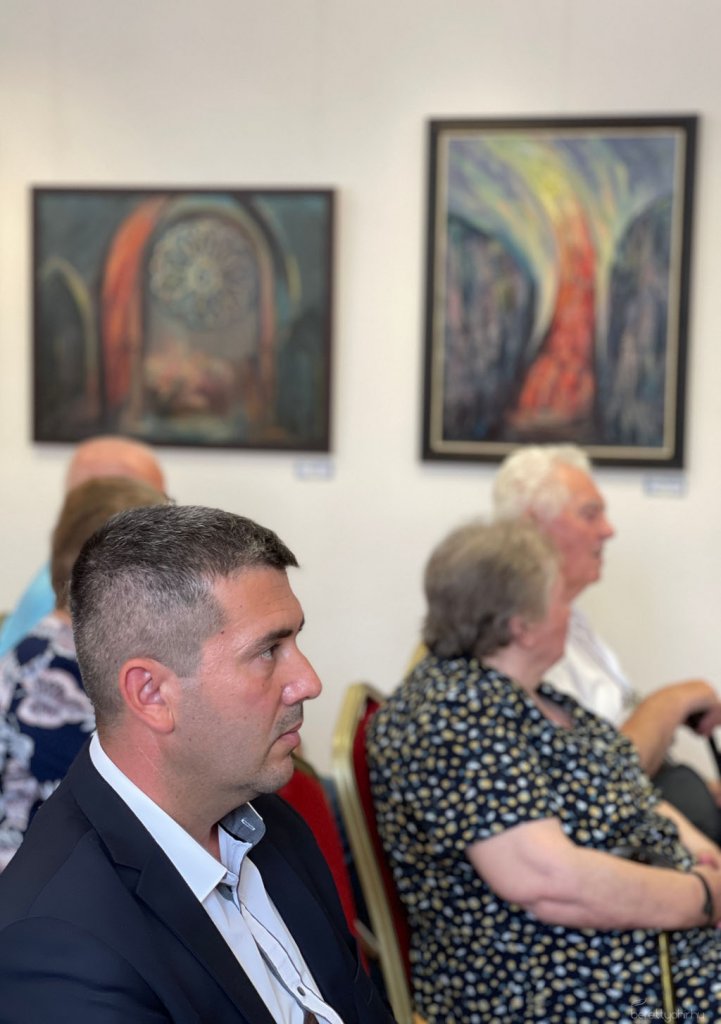 Eg_es_fold_kozott_kiallitasmegnyito13