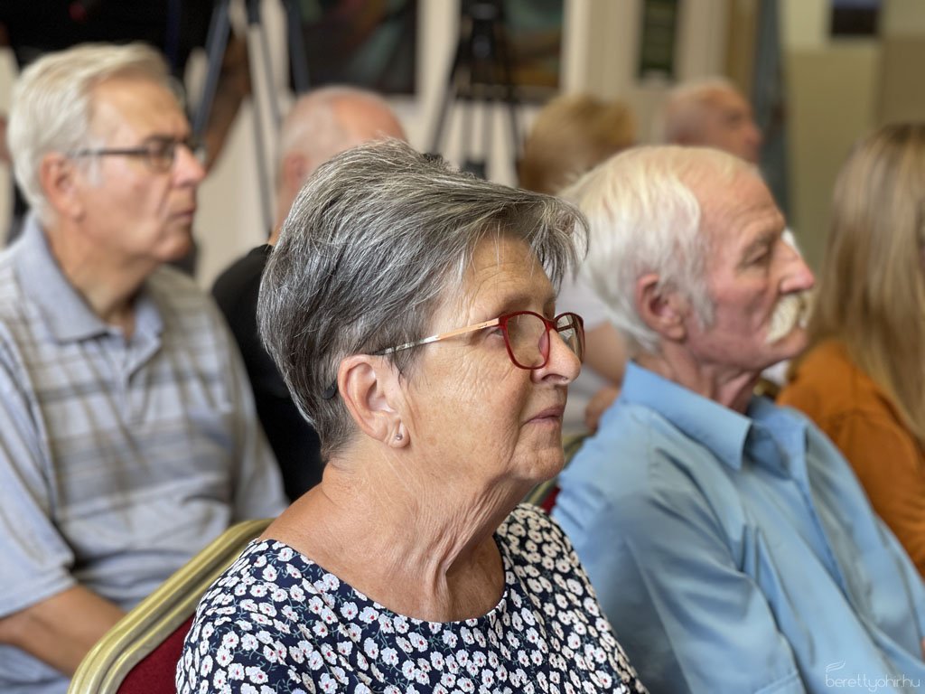 Eg_es_fold_kozott_kiallitasmegnyito14