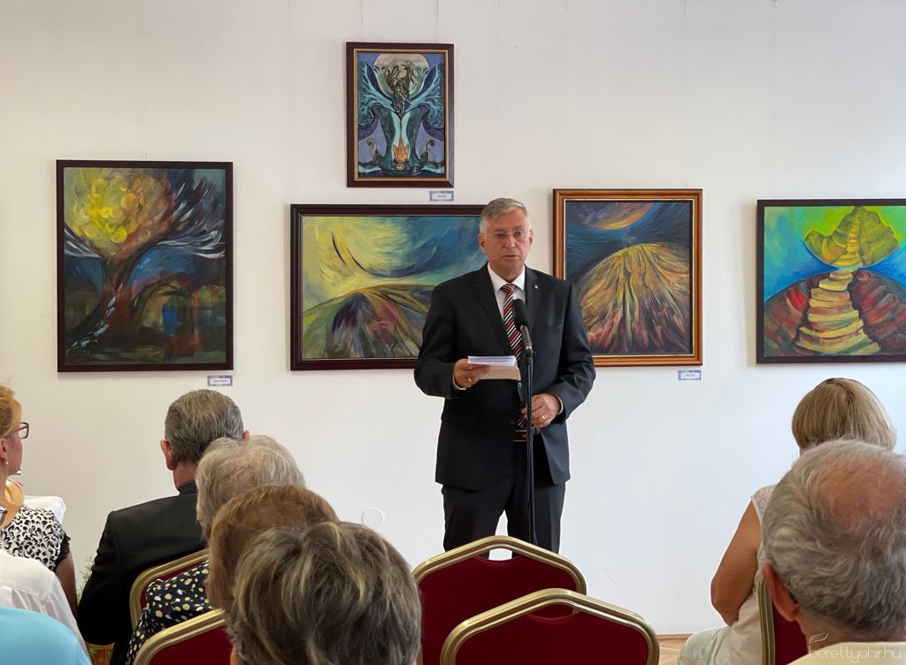 Eg_es_fold_kozott_kiallitasmegnyito15