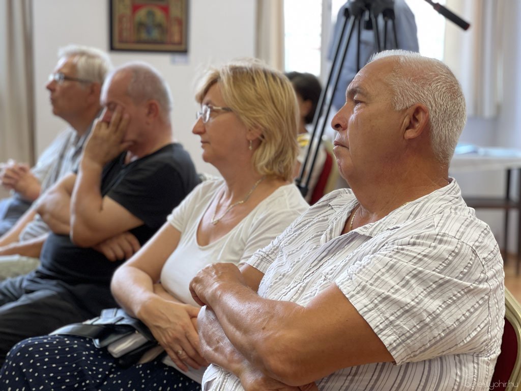 Eg_es_fold_kozott_kiallitasmegnyito23