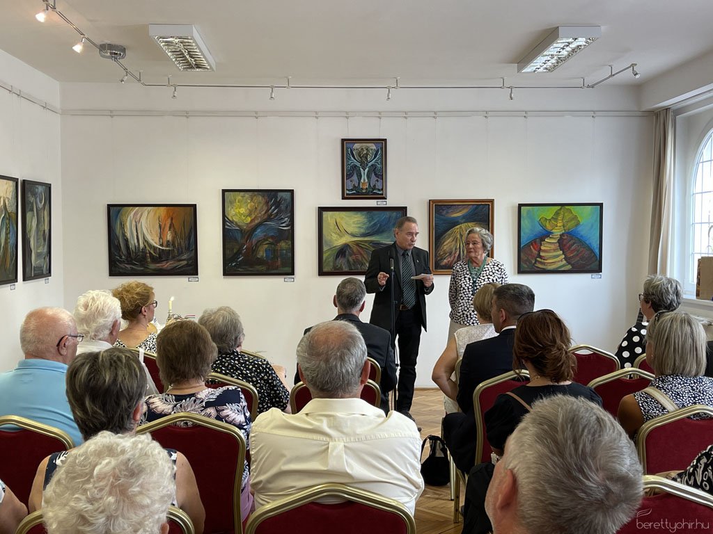 Eg_es_fold_kozott_kiallitasmegnyito24