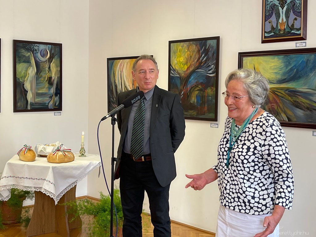 Eg_es_fold_kozott_kiallitasmegnyito30