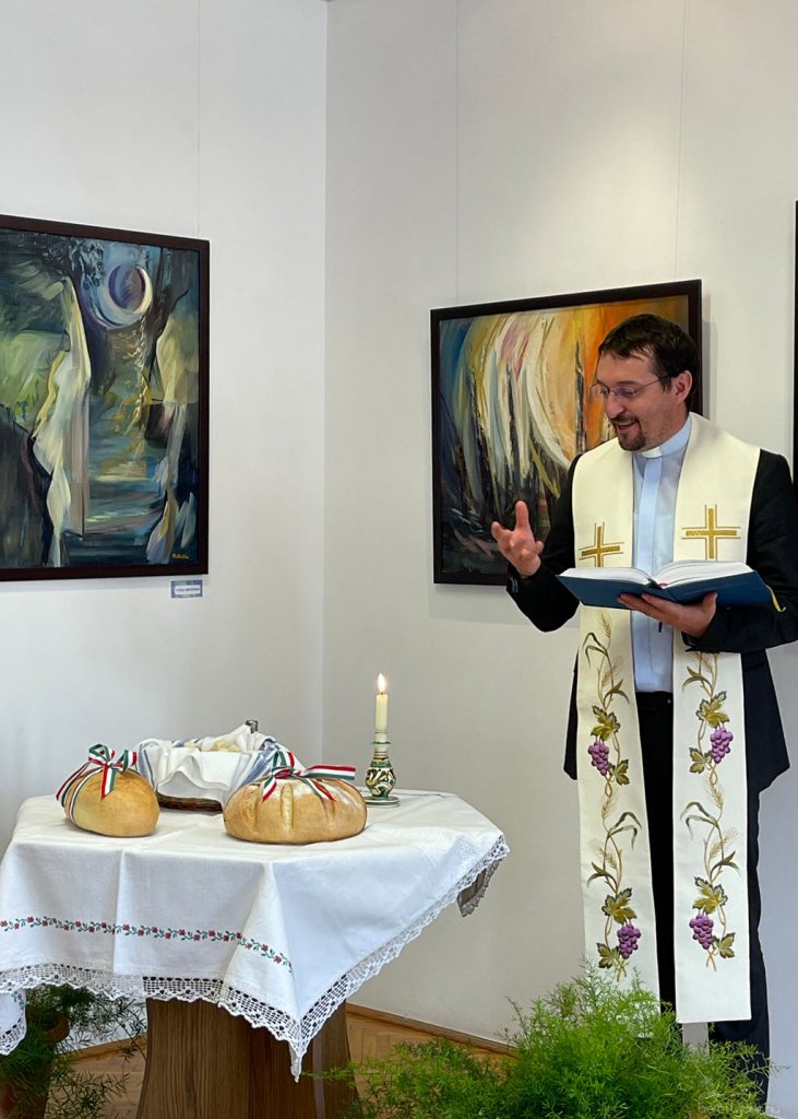 Eg_es_fold_kozott_kiallitasmegnyito31