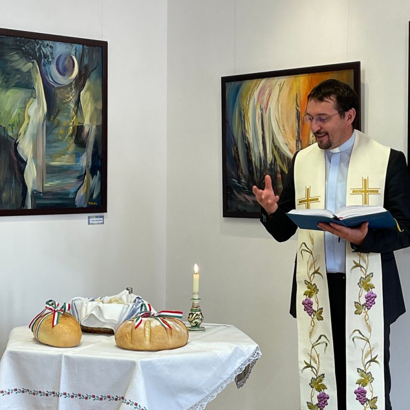 Eg_es_fold_kozott_kiallitasmegnyito31