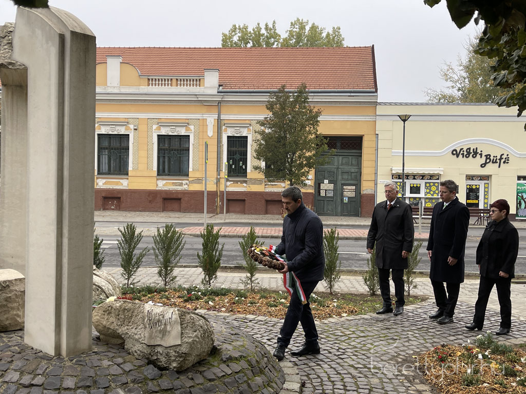 az 56 os hosokre emlekeztunk 32