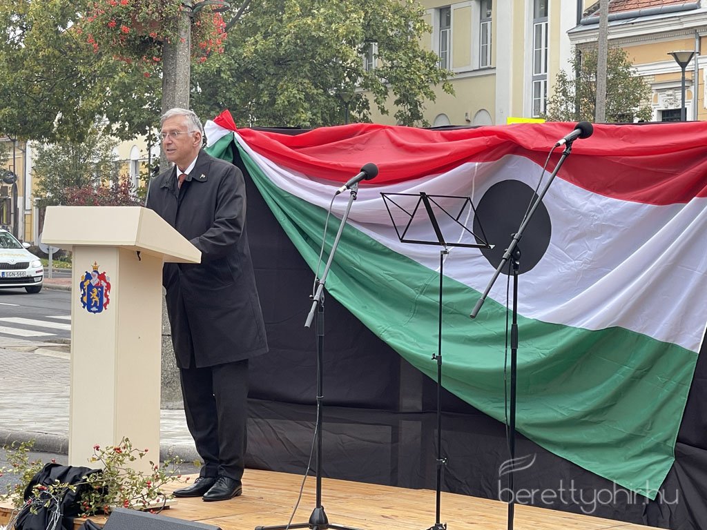 az_56_os_hosokre_emlekeztunk_18