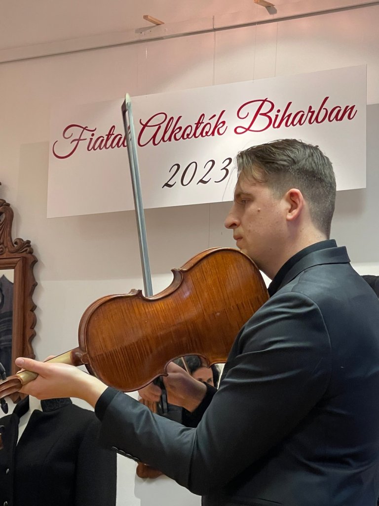 fiatal-alkotok-biharban-05