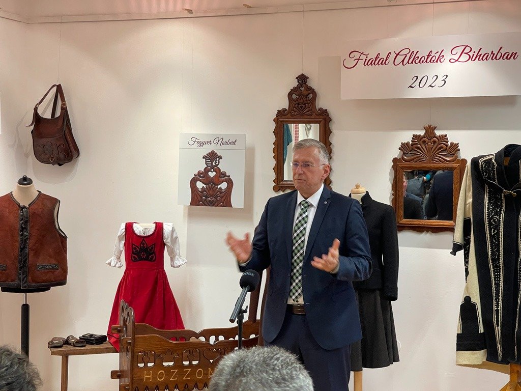 fiatal-alkotok-biharban-13