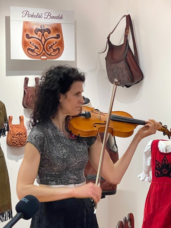 fiatal-alkotok-biharban-02