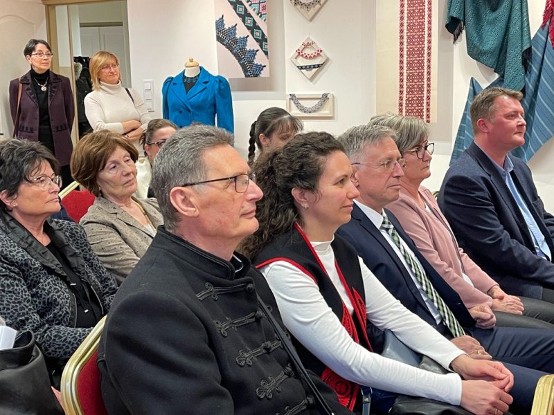 fiatal-alkotok-biharban-06