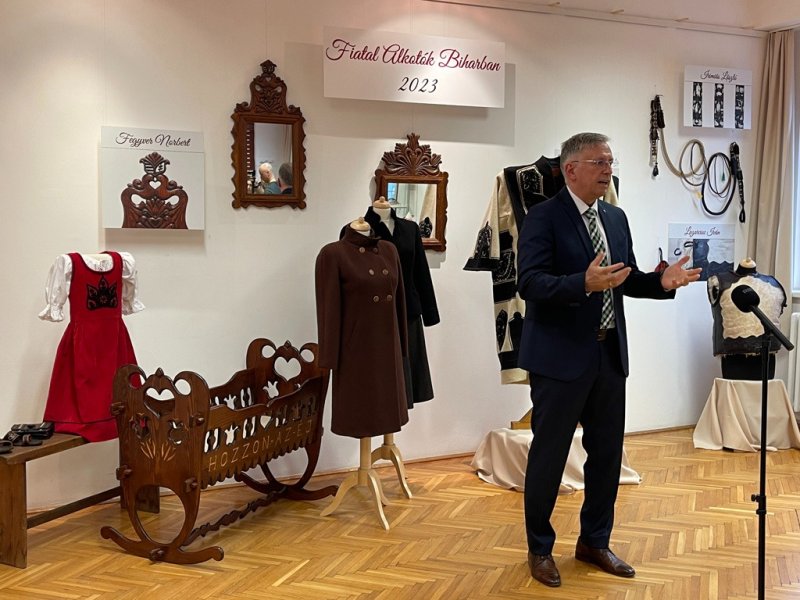 fiatal-alkotok-biharban-18