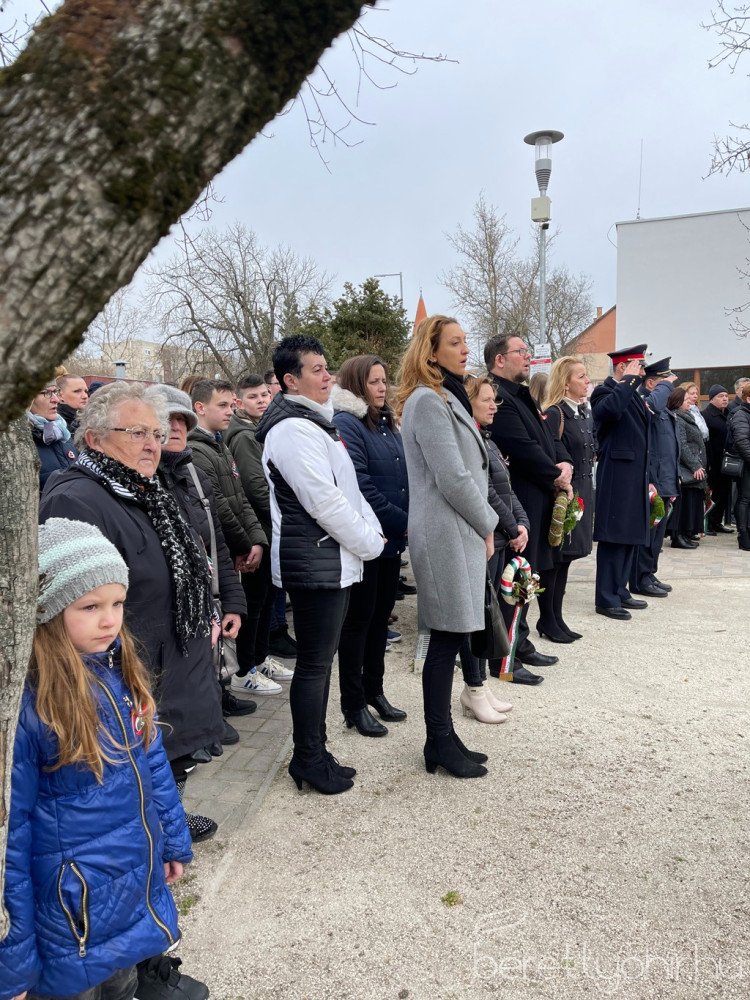 1848-49-hoseire-emlekeztunk-04-1600-1000-100-wm-right_bottom-100-berettyohirlogowhitepng