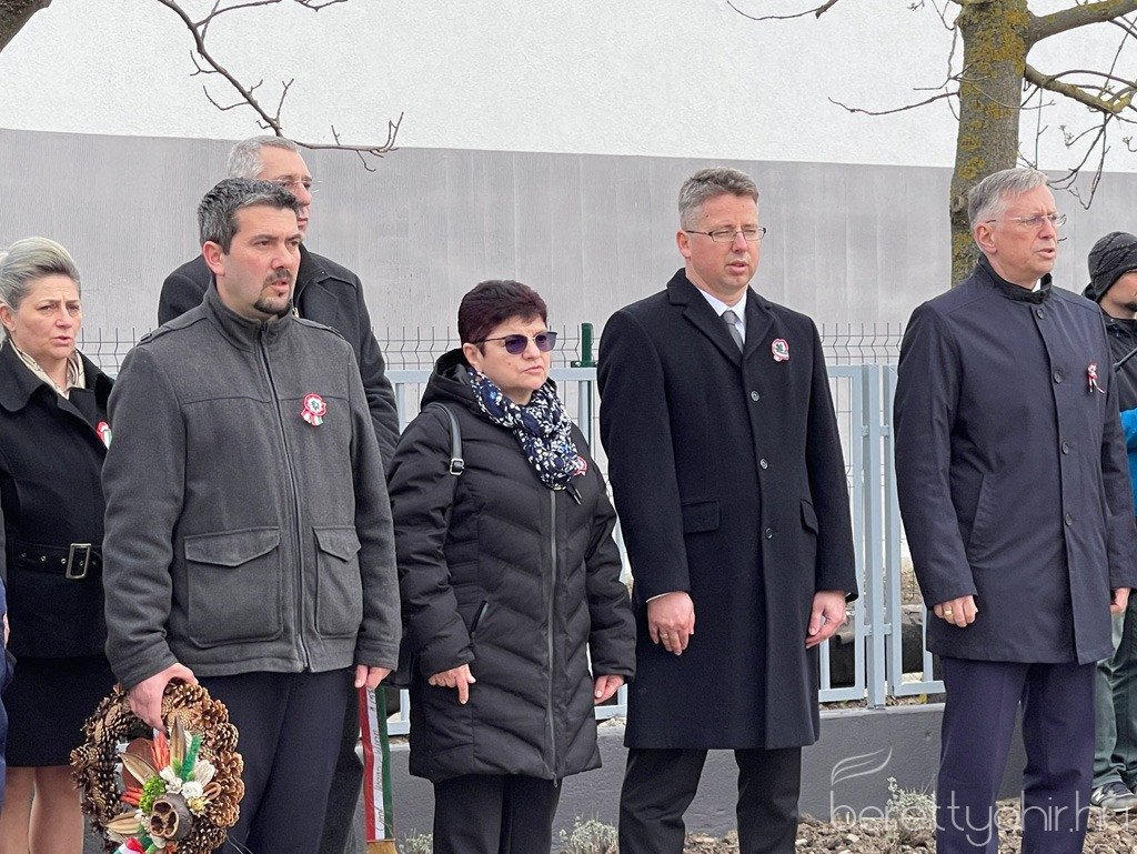 1848-49-hoseire-emlekeztunk-06-1600-1000-100-wm-right_bottom-100-berettyohirlogowhitepng