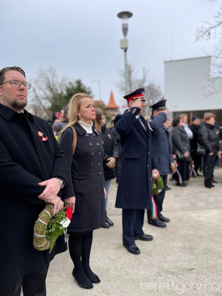 1848-49-hoseire-emlekeztunk-07-1600-1000-100-wm-right_bottom-100-berettyohirlogowhitepng