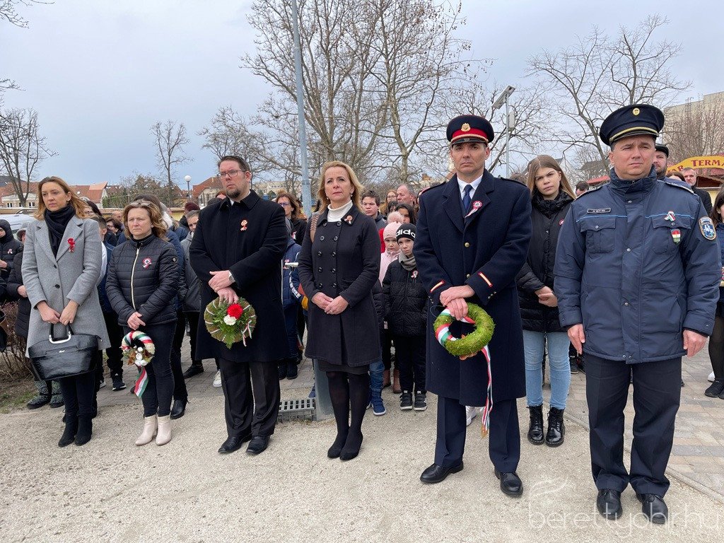 1848-49-hoseire-emlekeztunk-13-1600-1000-100-wm-right_bottom-100-berettyohirlogowhitepng