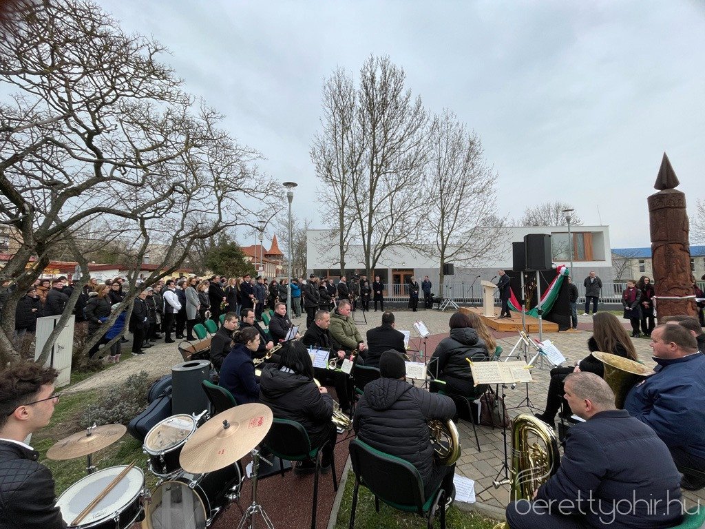 1848-49-hoseire-emlekeztunk-20-1600-1000-100-wm-right_bottom-100-berettyohirlogowhitepng