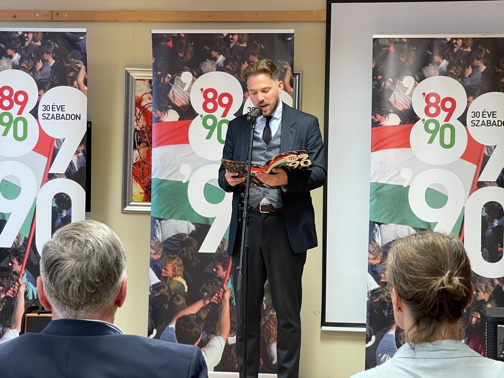 30 éve szabadon   kiállításmegnyitó 22