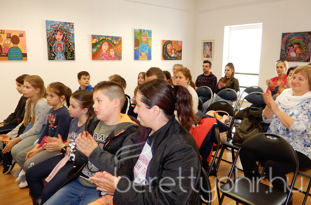 Anya csak egy van   kiállításmegnyitó 16