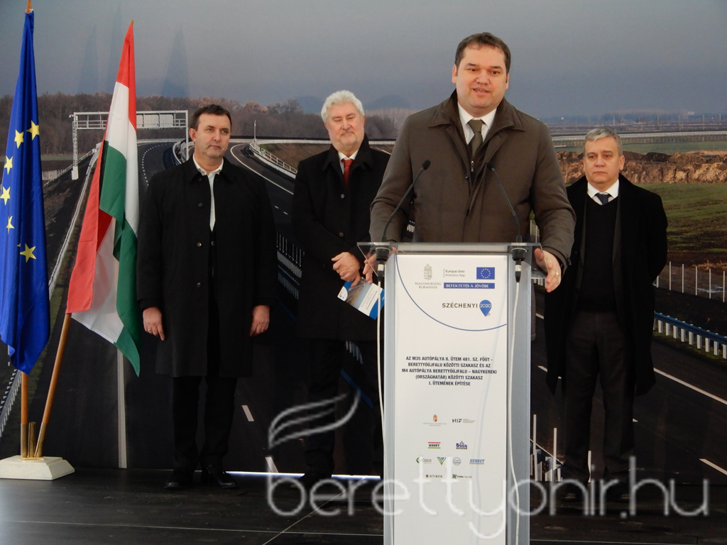 Átadták az autópályát 10