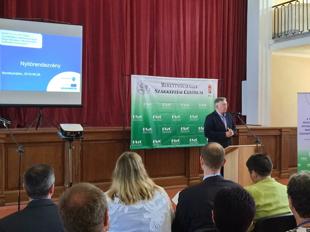 A szakképzési intézményrendszer átfogó fejlesztése 02