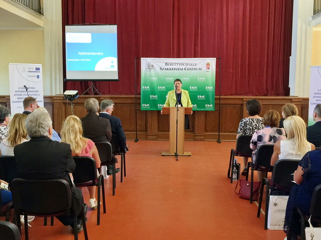 A szakképzési intézményrendszer átfogó fejlesztése 13