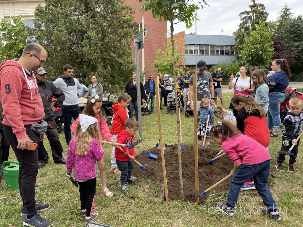 Negyedik alkalommal ultettunk Eletfat27