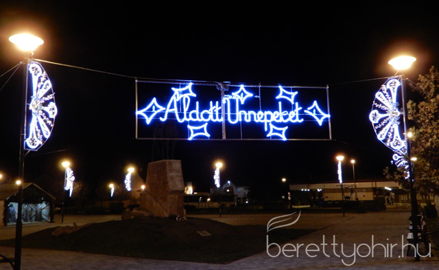 Fellobant az első gyertya lángja 64