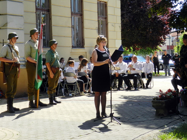 Emlékmenet a katonahősökért 2017 19