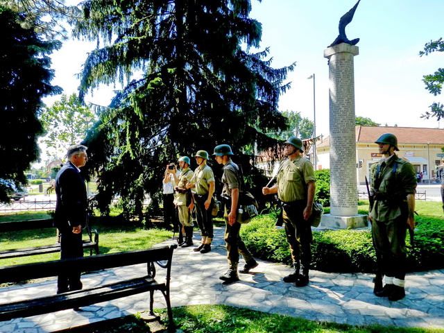 Emlékmenet a katonahősökért 2017 23