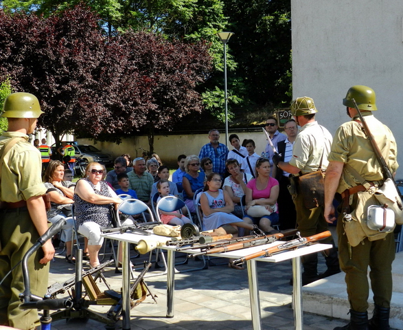Emlékmenet a katonahősökért 2017 43