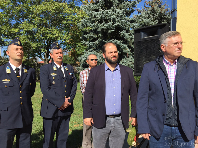 Emléktábla avatás 10