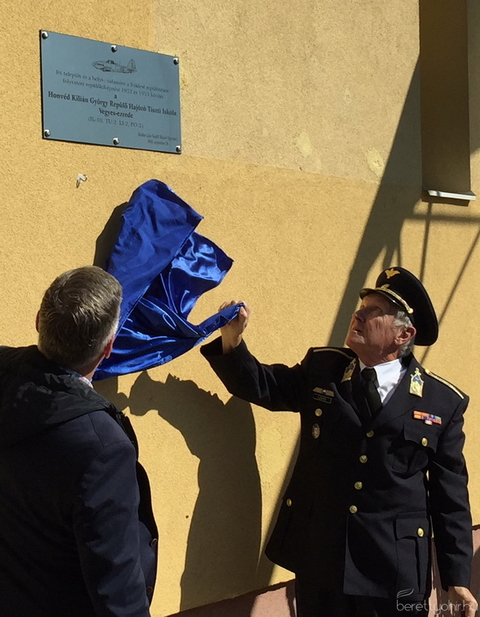 Emléktábla avatás 12