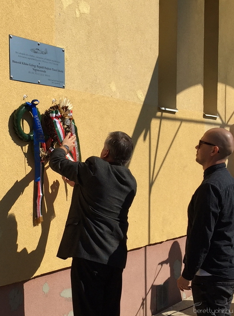 Emléktábla avatás 15