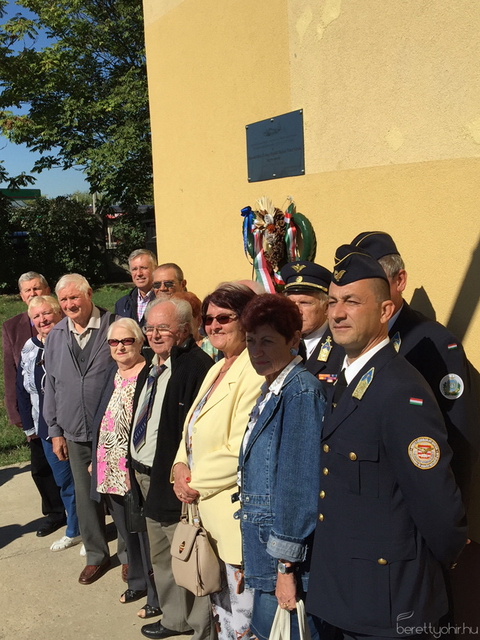 Emléktábla avatás 21