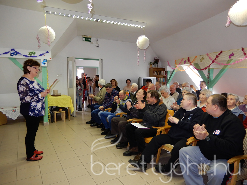 Farsang az idősotthonban 01