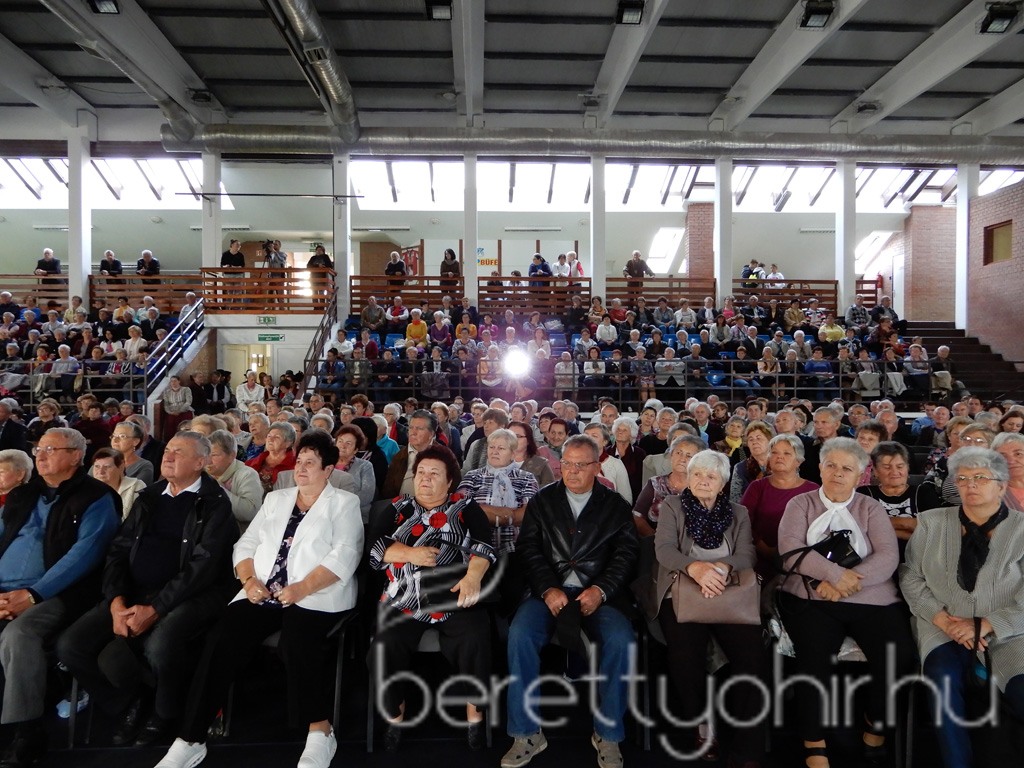 Kovács Kati koncertezett az időseknek 07