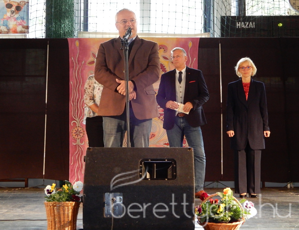 Kovács Kati koncertezett az időseknek 09