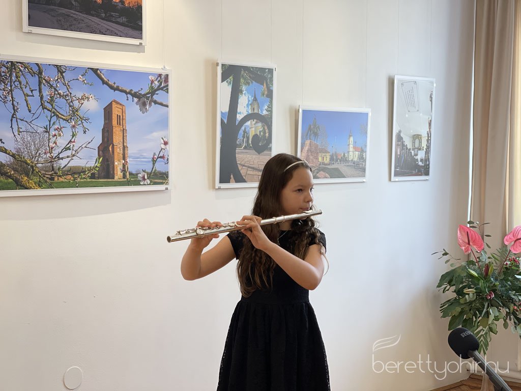 Tajak_es_emberek_kiallitasmegnyito01